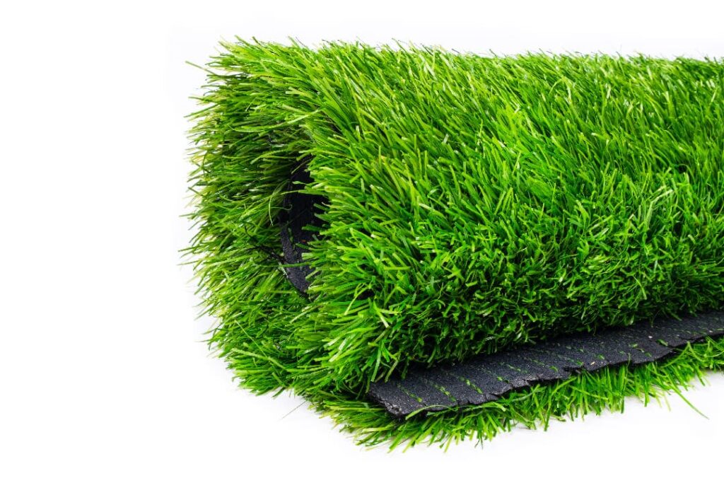 5 Cara Membersihkan Rumput Sintetis, Mudah Tanpa Ribet!