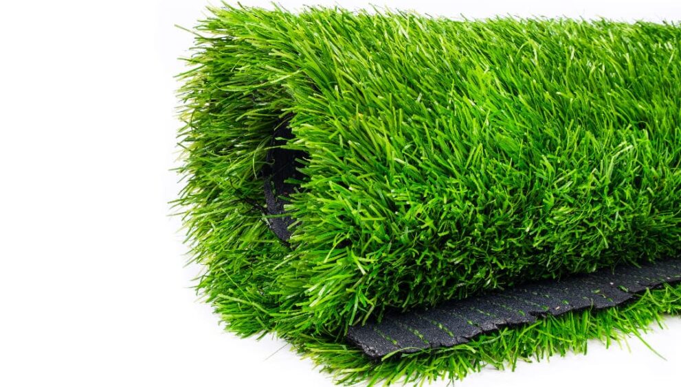 5 Cara Membersihkan Rumput Sintetis, Mudah Tanpa Ribet!