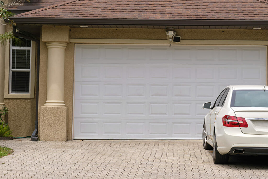 14 Model Pintu Garasi Besi Hollow Minimalis Namun Elegan